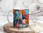 Preview: Weißer Keramikbecher mit einem farbenfrohen Patchwork-Design, das ein Herzmotiv zeigt. Der Becher ist mit Stoffmustern in Blau-, Rot-, und Orangetönen bedruckt, und der Text 'love to craft' ist in einer weißen, geschwungenen Schrift am unteren Rand sichtb